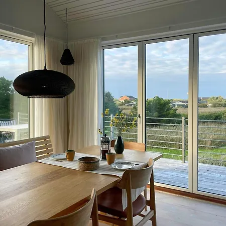 بيت للعطل With Panoramic Views On